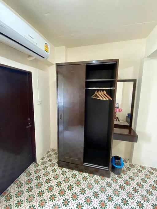 Ratanawong Place 823 بانكوك المظهر الخارجي الصورة